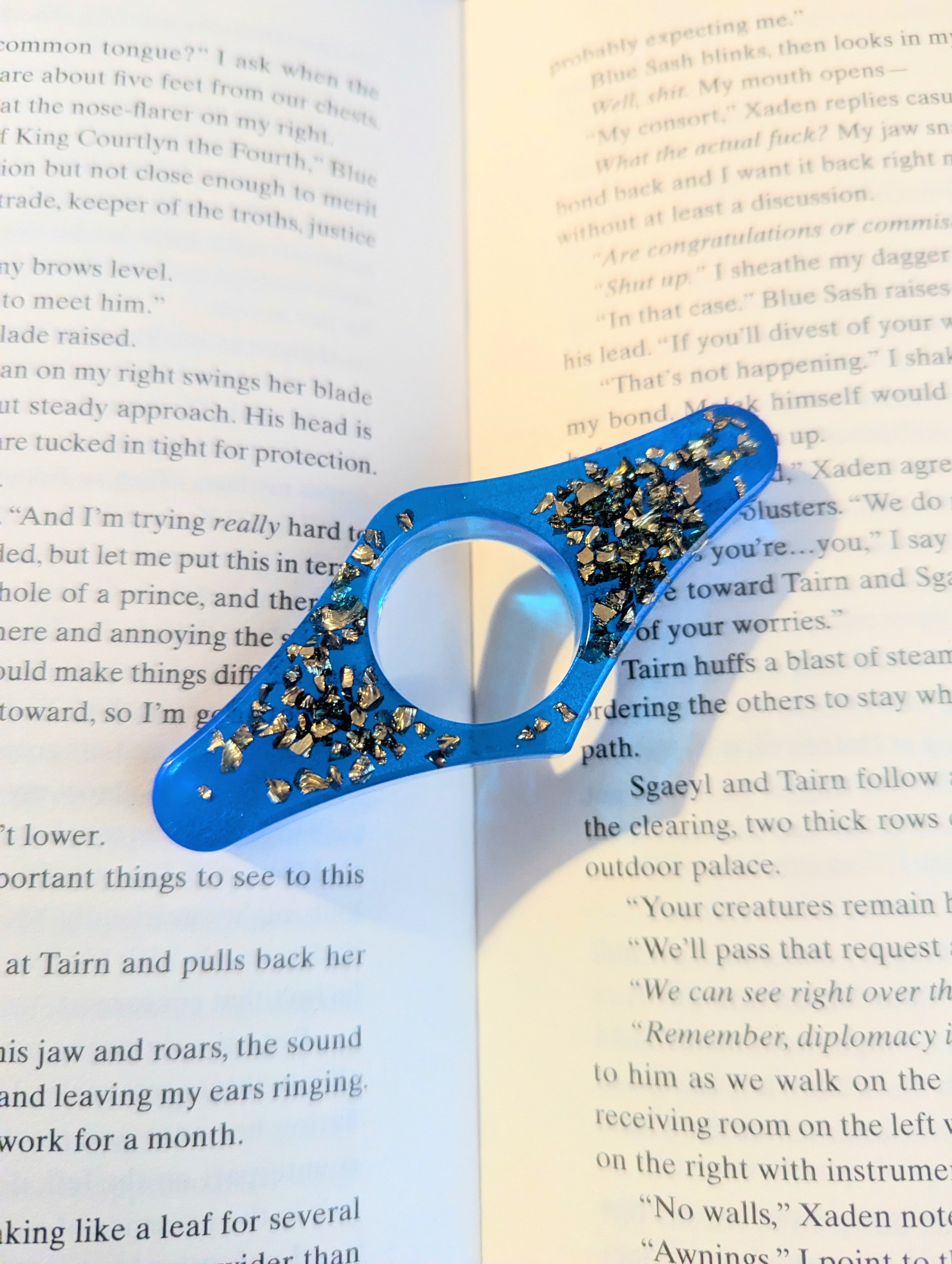 Lapis Leaf Diamond Thumb Page Holder